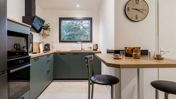 Fridge, microwave, oven, dishwasher