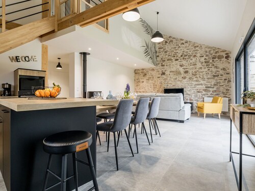 Rustic Charm: Renovated Barn near Nantes with Garden & Canal Access