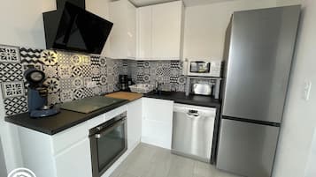 Réfrigérateur, micro-ondes, four, lave-vaisselle