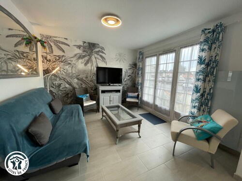 Beachside House with Private Garden, 3 Bedrooms, and Close to Forest