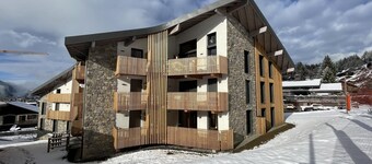 Luxury Apartment at Ski Slopes, Village Center, Terrace, Parking