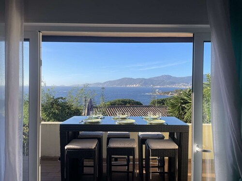 Maison de vacances 4 pièces avec vue mer, climatisation et parking à Porticcio