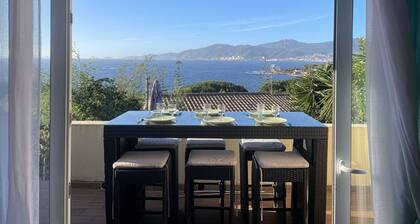 Maison de vacances 4 piĂšces avec vue mer, climatisation et parking Ă Porticcio