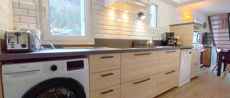 Mikrowelle, Herdplatte, Geschirrspüler