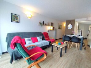 TV - Duplex T3 pour 6 avec balcon sud, parking et casier à skis à Saint-Lary-Soulan (Saint-Lary-Soulan)