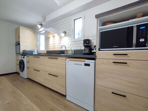 Microwave, stovetop, dishwasher, coffee/tea maker - Duplex T3 pour 6 avec balcon sud, parking et casier à skis à Saint-Lary-Soulan (Saint-Lary-Soulan)