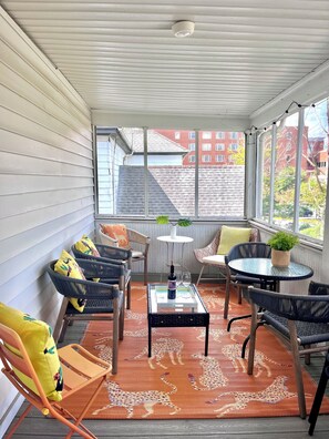 Interior - The Pop Inn - Your Ultimate Getaway (Charlottesville)