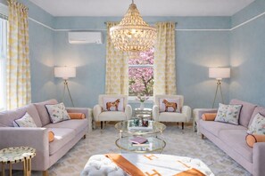 Smart TV, offices - The Pop Inn - Your Ultimate Getaway (Charlottesville)