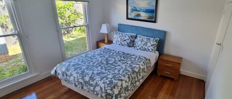 3 bedrooms, iron/ironing board, WiFi, bed sheets