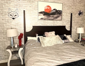 1 bedroom, iron/ironing board, WiFi, bed sheets - Deluxe Mountain Fox Suite Jiminy Peak - Ski On Off - Fully Redone Decor (Hancock)