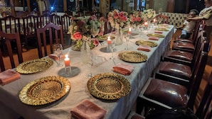 Family dining - Cwmbale Eco-Tourist Lodge (Mbale)