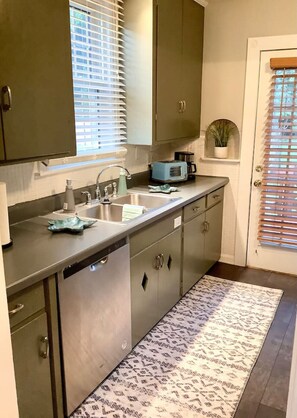 Frigorífic, microones, forn i placa de cuina 