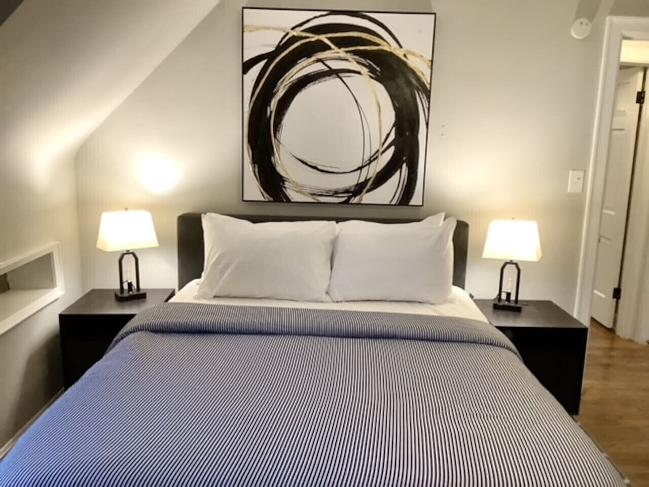 2 habitaciones, tabla de planchar con plancha, cuna de viaje y wifi 