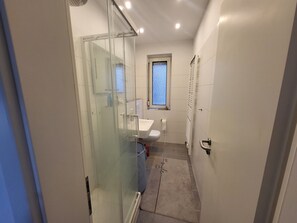 Hårføner, håndklær, såpe og toalettpapir
