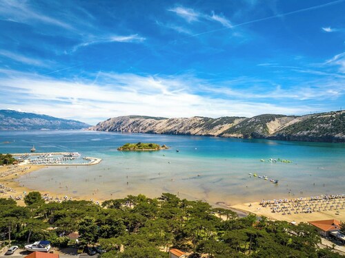 2 min to the sandy beach, Lopar, Spa Apartment with its own sauna and jacuzzi