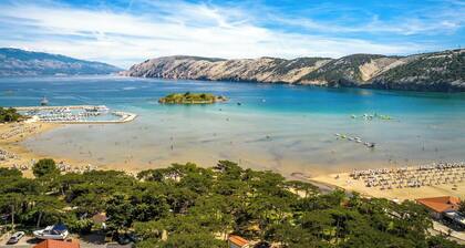 2 min to the sandy beach, Lopar, Spa Apartment with its own sauna and jacuzzi