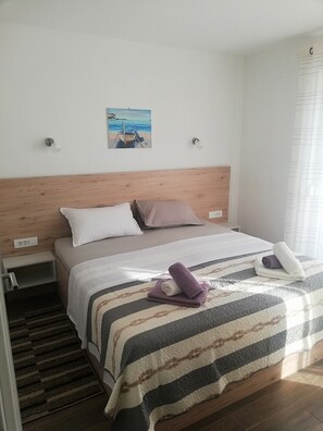 2 bedrooms, iron/ironing board, WiFi, bed sheets - 2 min to the sandy beach, Lopar, Spa Apartment with its own sauna and jacuzzi (Lopar)