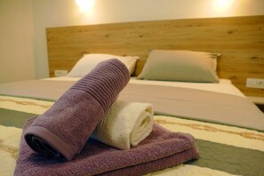 2 室のベッドルーム、アイロン / アイロン台、WiFi、ベッドシーツ