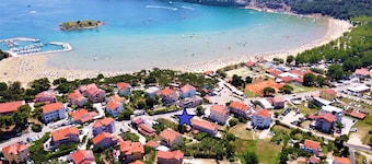 2 min to the sandy beach, Lopar, Spa Apartment with its own sauna and jacuzzi