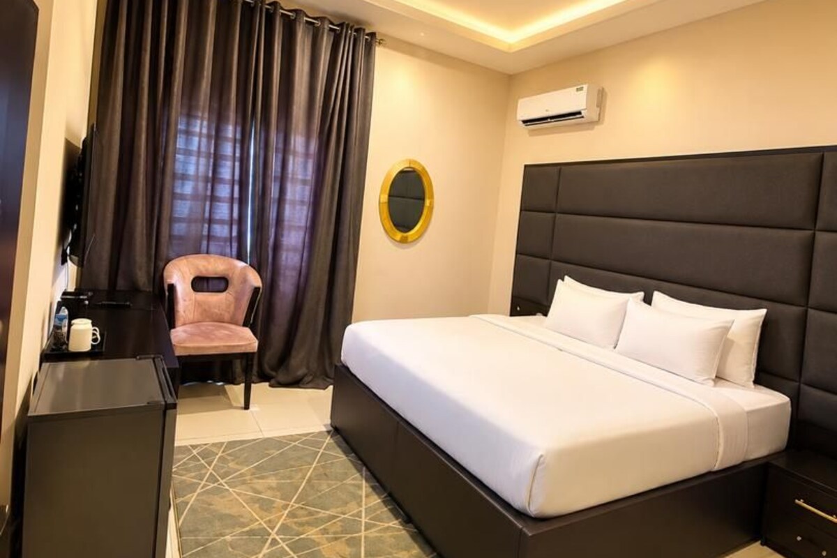 Standard Room, Non Smoking, City View | Desk, WiFi (free)