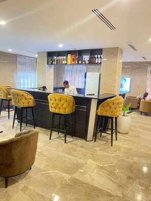 2 bars/lounges - Boulevard Owerri Hotel (Owerri)