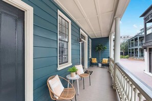 Property grounds - Cannon Collective | 5BR Historic Home Downtown! (Charleston)