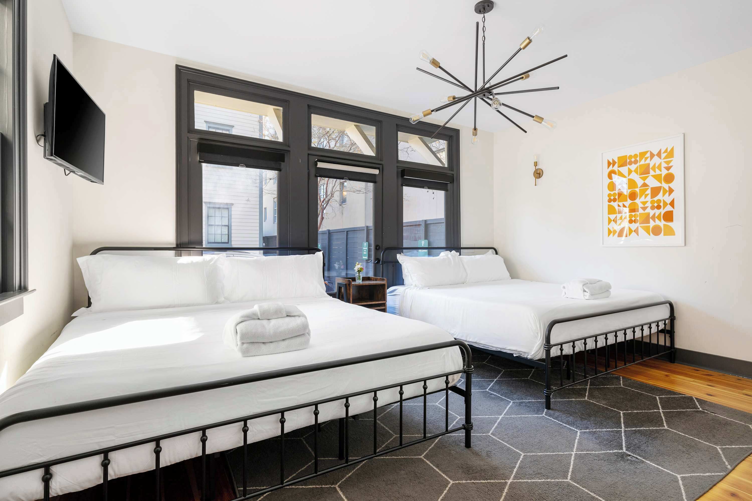 4 habitaciones, tabla de planchar con plancha, cuna de viaje y wifi 