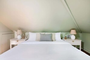 1 bedroom, iron/ironing board, travel crib, WiFi