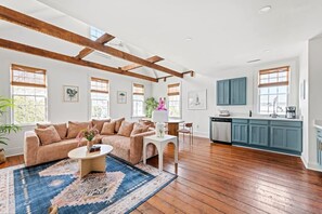 Een televisie en een kantoor