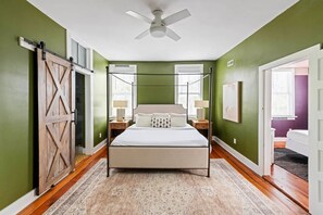 6 عدّة غرف نوم ومكواة/لوح كي وواي فاي وملاءات أسرّة