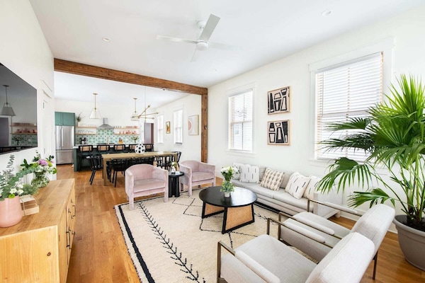 Welcome to your downtown charleston rental! Explore all things downtown by foot!