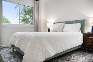 4 bedrooms, desk, iron/ironing board, travel crib - Cozy & Elegant Gem, Fenced Yard, BBQ & Games! (Omaha)