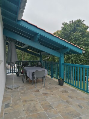Outdoor dining - Maison au Pays Basque (Arcangues)