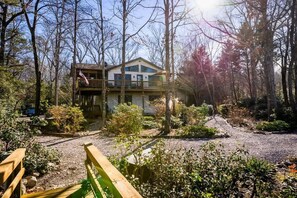 Exterior - Waterfront Getaway + Game Room, Kayaks, Firepit (Lancaster)