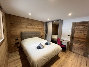4 habitaciones, caja de seguridad en la habitación y escritorio 