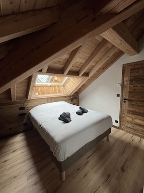 4 habitaciones, caja de seguridad en la habitación y escritorio