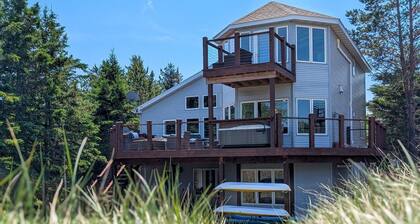 Beachfront Apt with Hot Tub, Near Canal Park