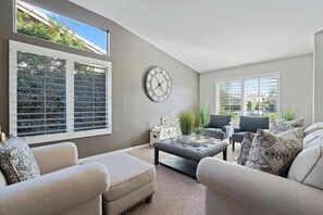 TV, fireplace, offices