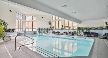 Sunrise Village East Glade B2: Ski in/ski out right from your 3 bedroom condo