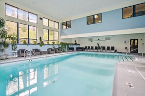Una piscina cubierta