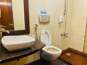 Soundproofing, iron/ironing board, free WiFi - Qotel Hotel Pitampura (New Delhi)