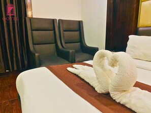 Soundproofing, iron/ironing board, free WiFi - Qotel Hotel Pitampura (New Delhi)