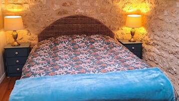 2 bedrooms, iron/ironing board, travel cot, WiFi