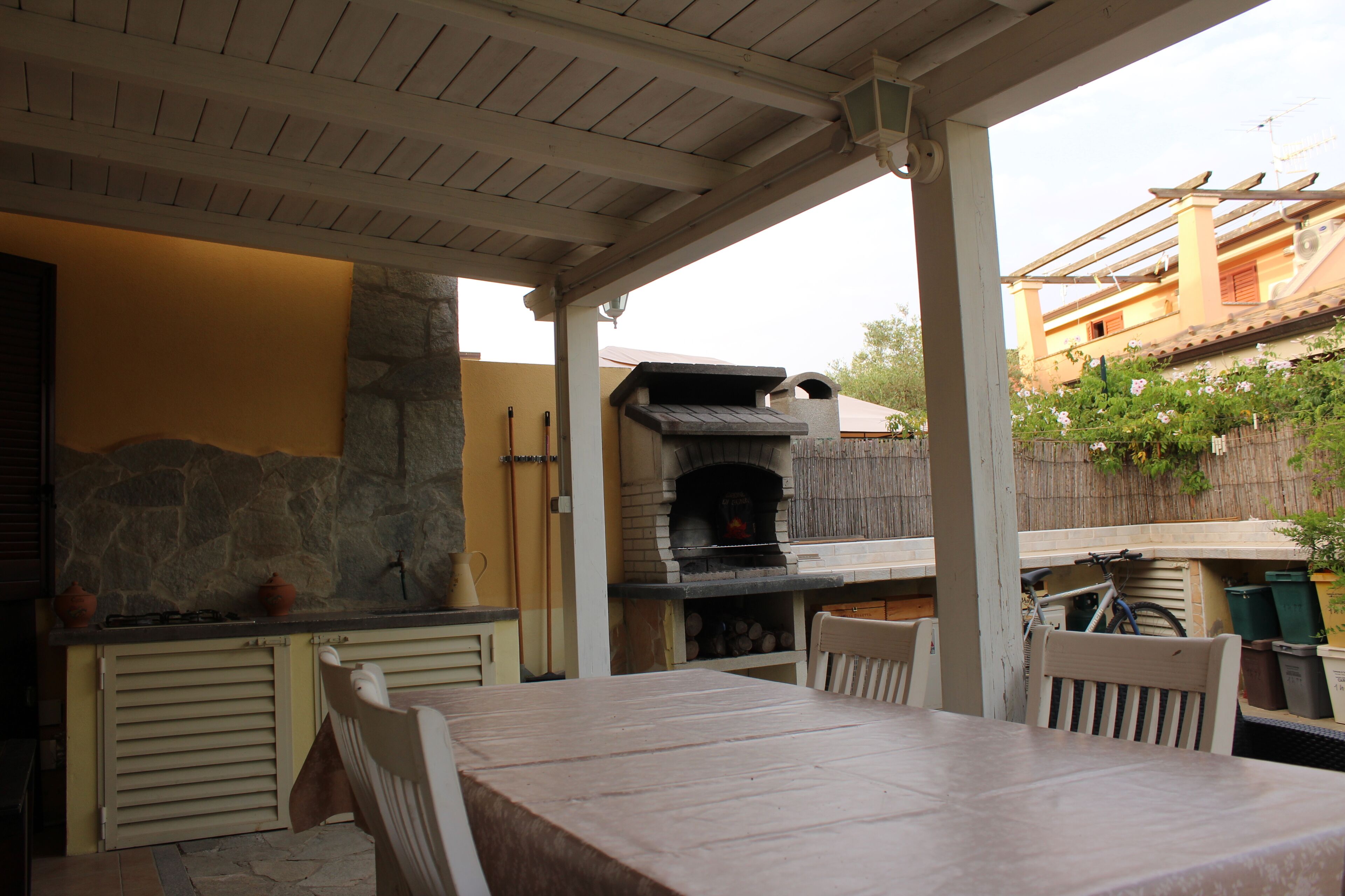 屋外ダイニングエリア