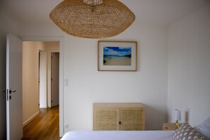 3 slaapkamers, een strijkplank/strijkijzer, wifi, beddengoed