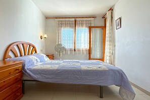 3 habitaciones, tabla de planchar con plancha, cuna de viaje y wifi