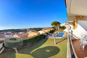 Outdoor dining - Apartment for 5 Pers - shared Pool/Wifi/Gardens (L'Escala)