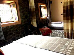 Deluxe Double Room | Premium bedding, memory foam beds, bed sheets - Oussaya house (Asni)