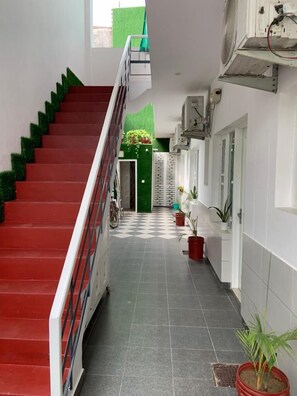 En 43-tommers smart-TV med Parabol-TV