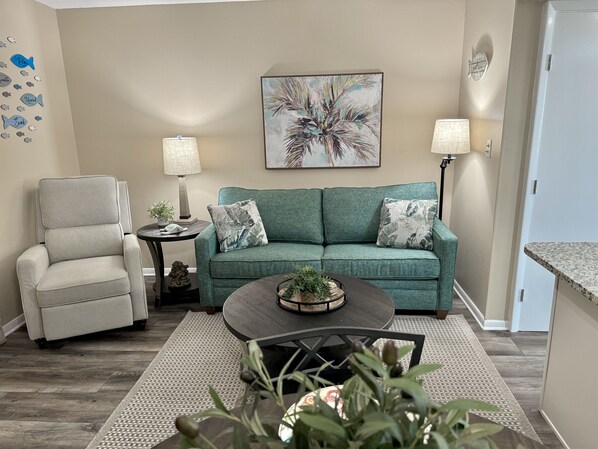 TV - 501"B" Sunsets & Palm Trees -Booking for 2026! (Gulf Shores)